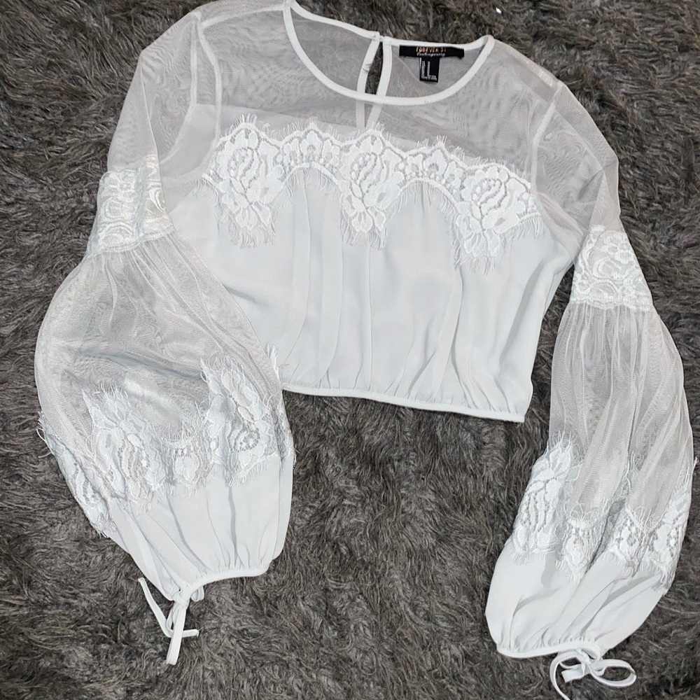 Balloon long sleeved crop top